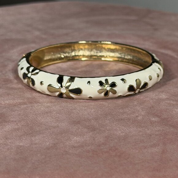 White, Gold & Black Enamel Cloisonné Flower Bangle Bracelet - Picture 6 of 9